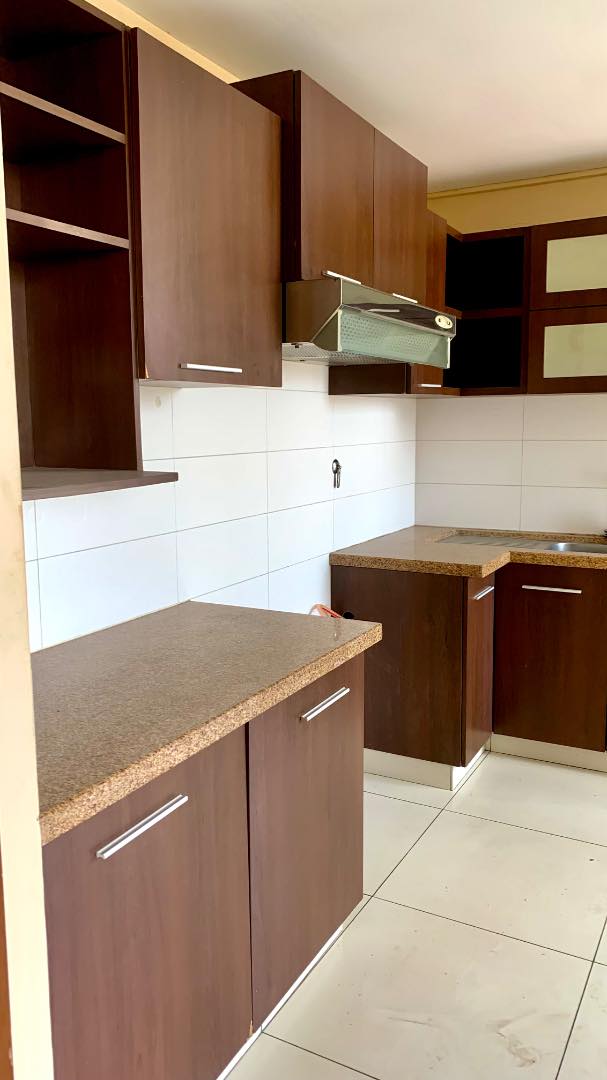 Departamento en AlquilerAV. ALEMANA entre 4to. Y 5to. anillo 4 dormitorios 3 baños 1 parqueos Foto 8