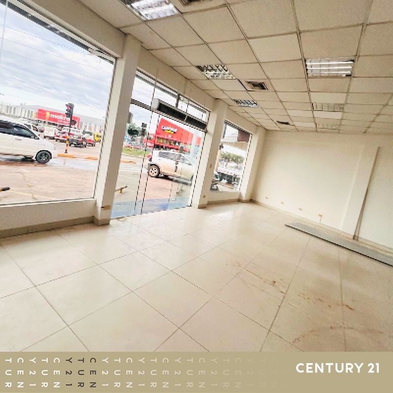 Local comercial Local en alquiler sobre Avenida 4to. anillo  Foto 4