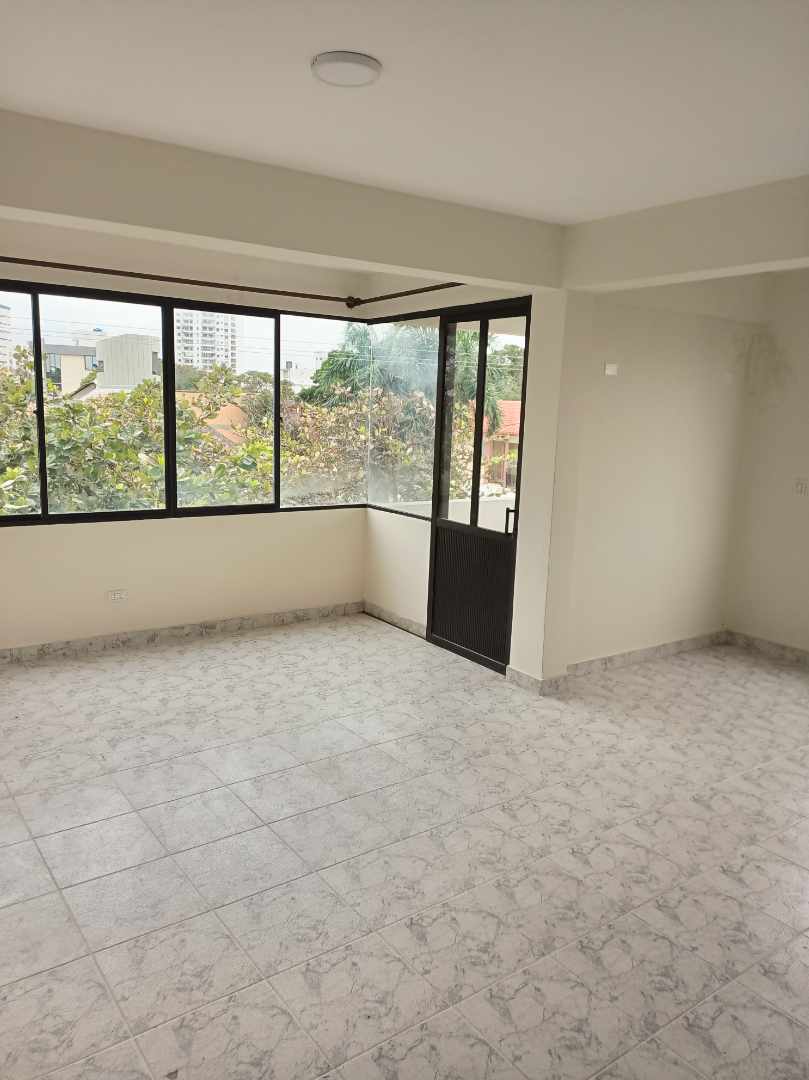 Departamento en Entre 1er y 2do anillo Norte en Santa Cruz de la Sierra 3 dormitorios 2 baños 1 parqueos Foto 12