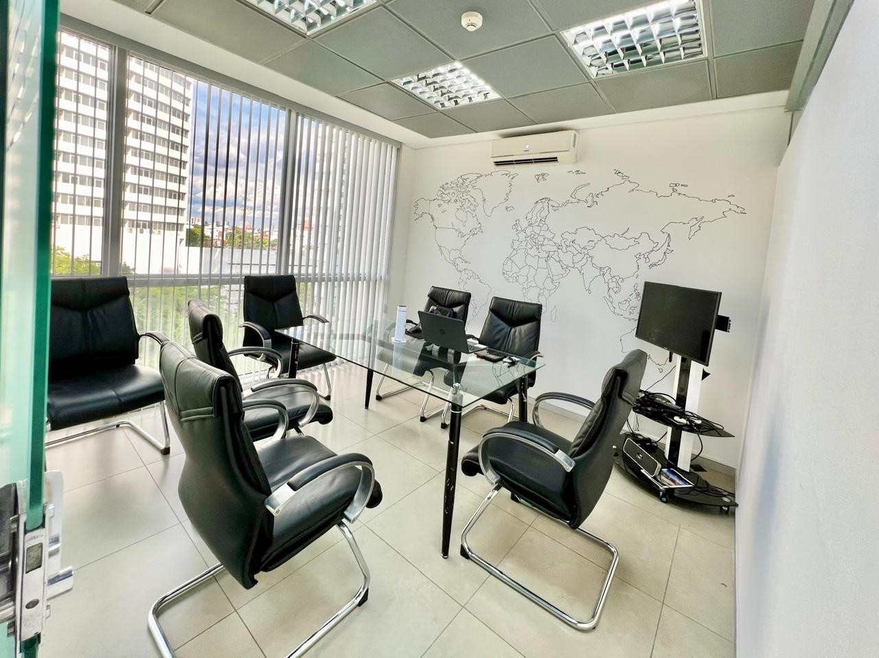 Oficina en AlquilerExclusiva Oficina en Alquiler en Torre Duo de 84 m2 6 dormitorios 1 baños  Foto 1