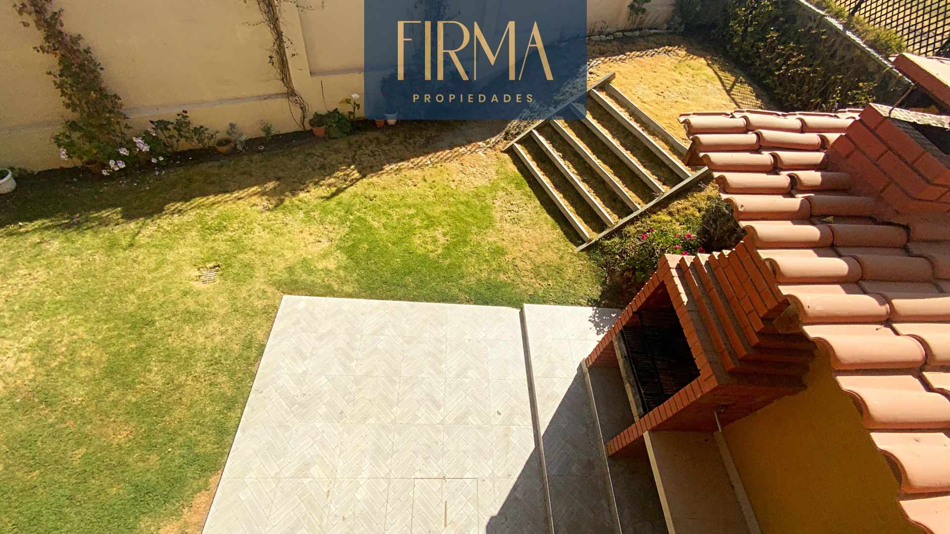 Casa en VentaLas Lomas de Achumani  3 dormitorios 3 baños 2 parqueos Foto 2