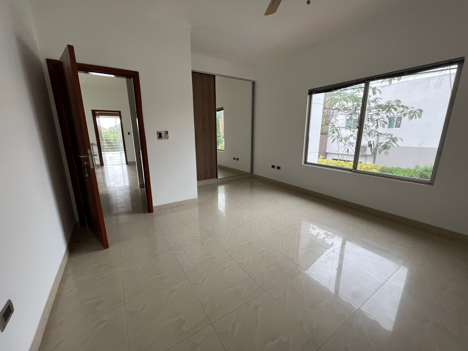 En Alquiler a $us 1,800 Foto 15