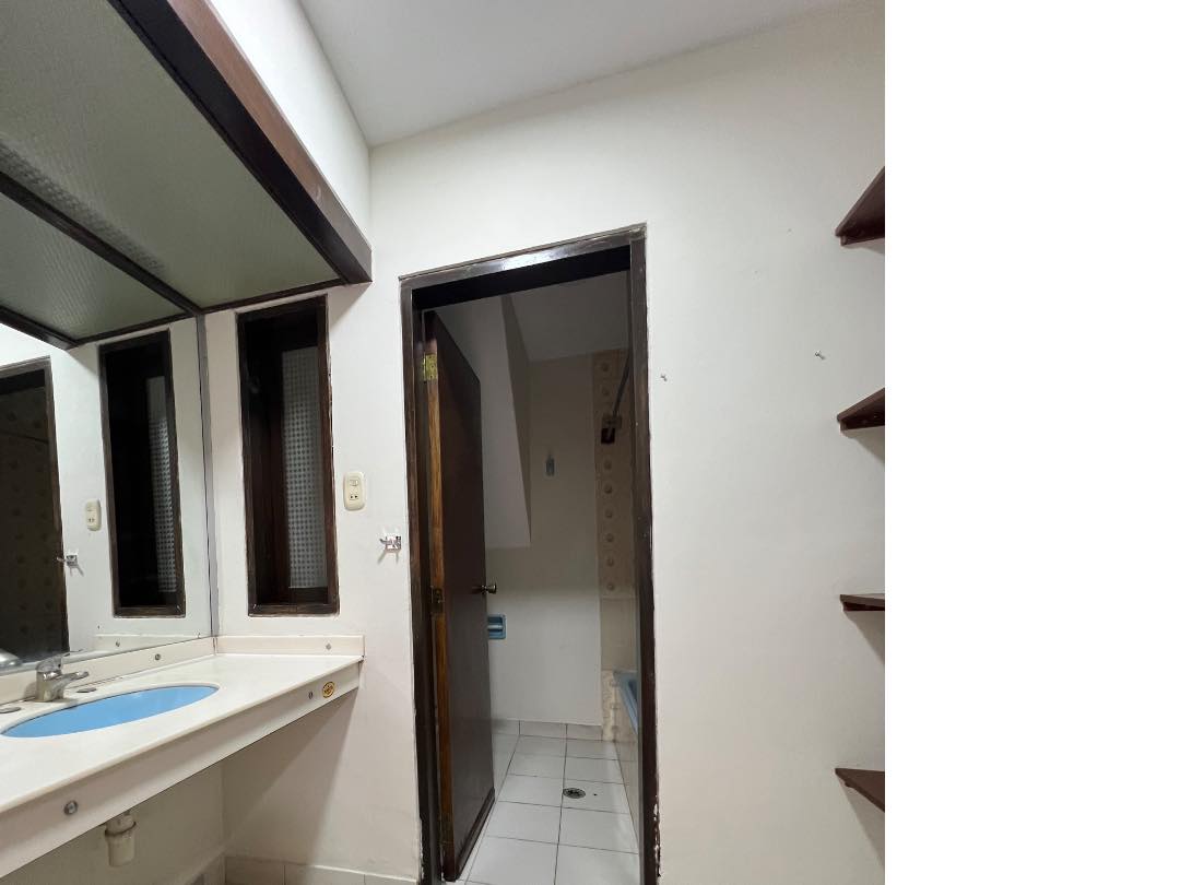 Casa en Entre 3er y 4to anillo Oeste en Santa Cruz de la Sierra 6 dormitorios 3 baños 4 parqueos Foto 15