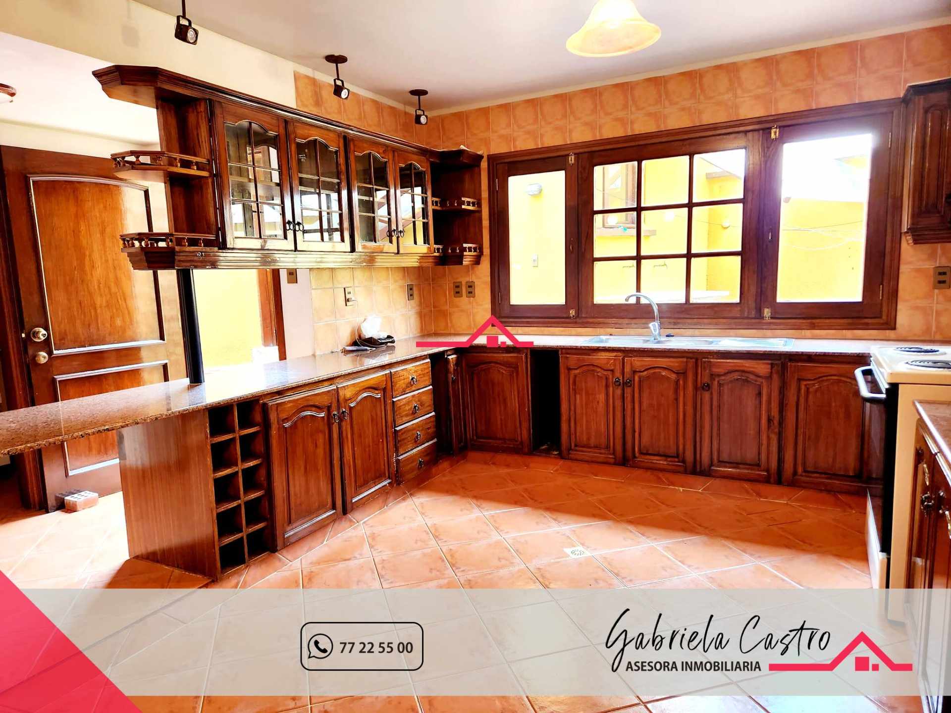 Casa en VentaACHUMANI JARDINES DEL SUR - PRECIOSA Y AMPLIA CASA CON 5 DORMITORIOS EN VENTA OPCIÓN ALQUILER

 Foto 7