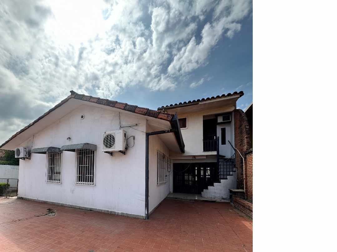 Casa en Alquiler[CASA INDEPENDIENTE EN ALQUILER PARA OFICINAS O VIVIENDA PET FRIENDLY | SOBRE AV. RADIAL 27, entre 3er. y 4to. Anillo] 3 dormitorios 2 baños 3 parqueos Foto 7