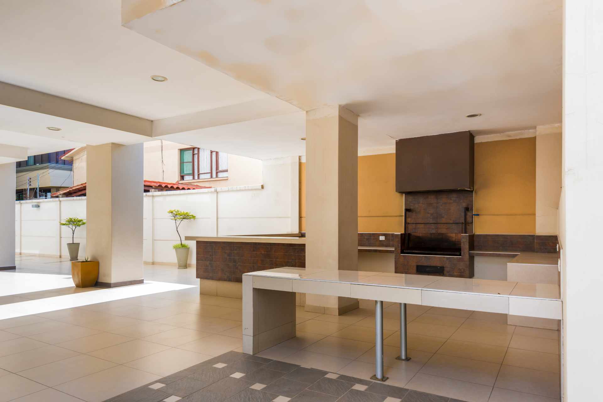 Departamento en VentaEdificio Palma Real sobre Av. América y Av. Santa Cruz - Zona Norte 2 dormitorios 2 baños 1 parqueos Foto 12