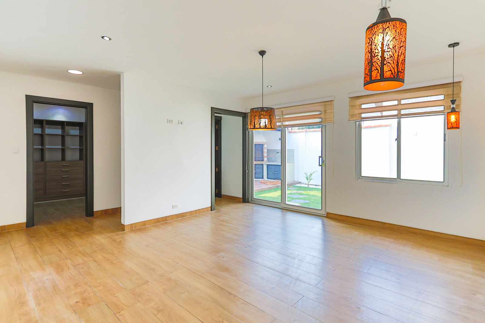 Casa en AlquilerZona Norte, 6to Anillo condominio Ciudad Jardin  4 dormitorios 4 baños 3 parqueos Foto 3