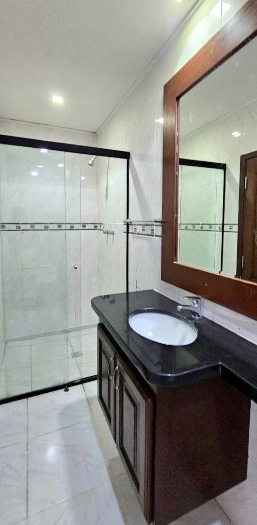 Departamento en AlquilerAv. Brasil 4to anillo 
Atrás del Hospital Guaracachi 

Dpto de 2 DORMITORIOS en Suite 

Bs. 3.000.- 2 dormitorios 2 baños 1 parqueos Foto 6