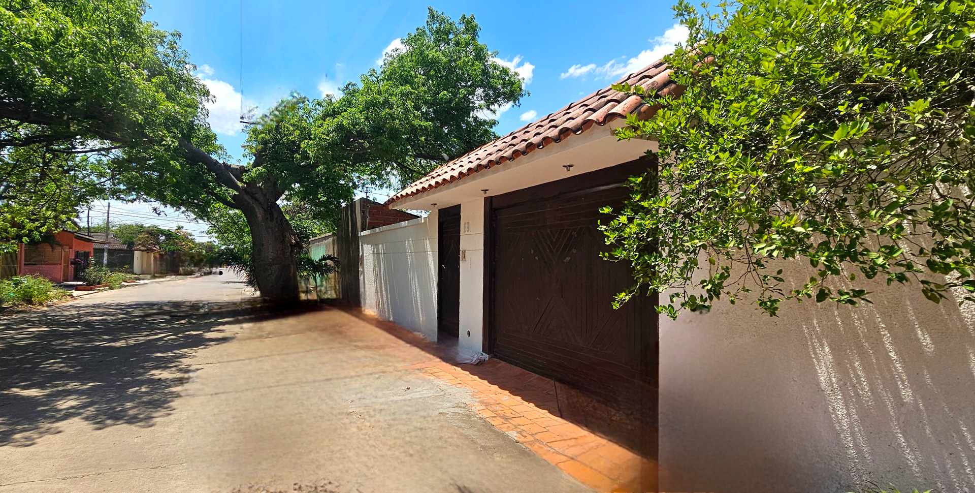 Casa en AlquilerURBANIZACIÓN EL MUNDO 
Av  Virgen de Cotoca 6to anillo 

Linda CASA EN ALQUILER 
Bs. 3.300. 
3 DORMITORIOS 

 3 dormitorios 2 baños 3 parqueos Foto 1