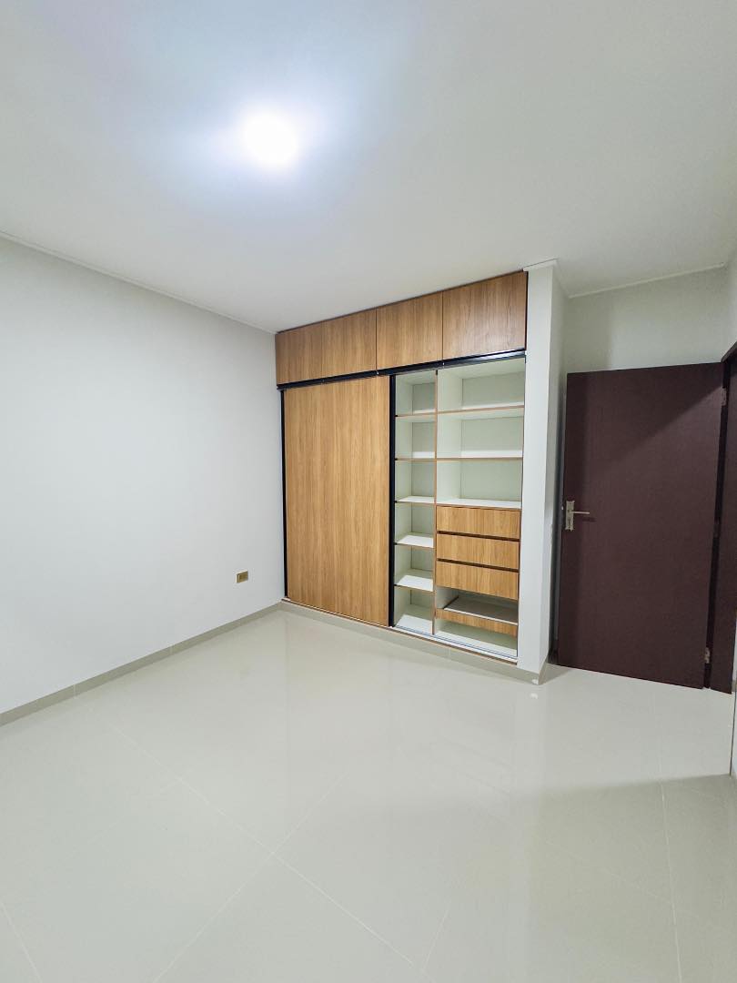 Casa en Entre 7mo y 8vo anillo Norte en Santa Cruz de la Sierra 4 dormitorios 3 baños 4 parqueos Foto 8