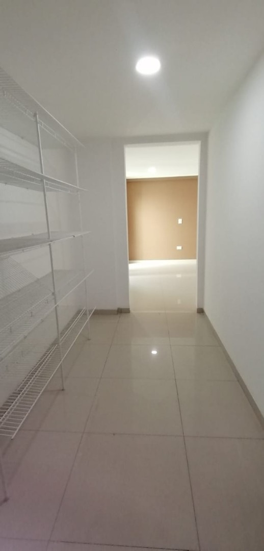 Departamento en AlquilerAvenida Velarde esquina Ana Barba Foto 9