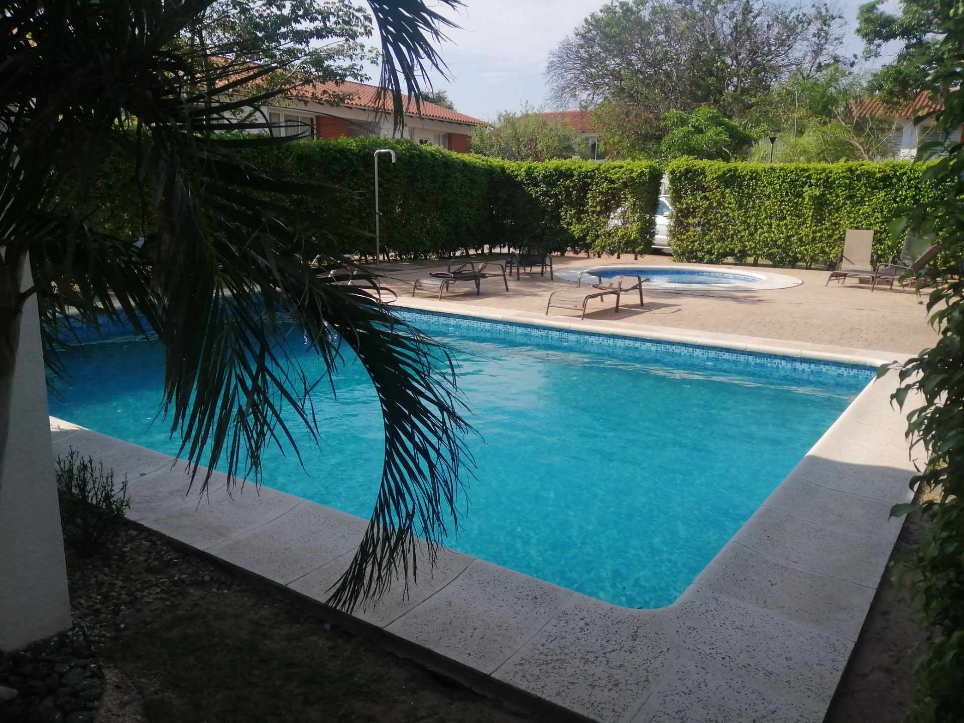 Casa en Entre 4to y 5to anillo Norte en Santa Cruz de la Sierra 3 dormitorios 4 baños 2 parqueos Foto 3