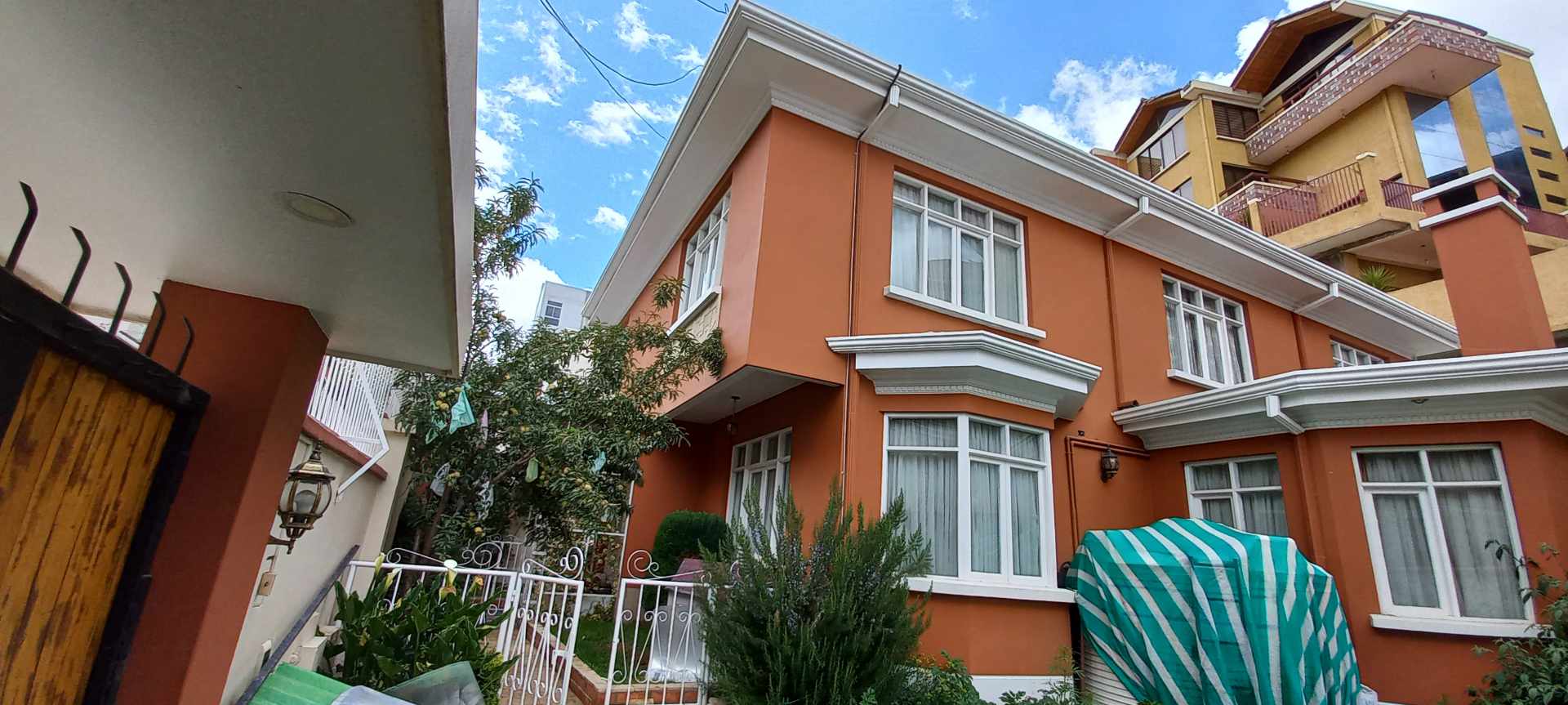 Casa en VentaZona sur de la ciudad, en Achumani sobre la Av del Aviador, a la altura de la calle 16. Atrás del supermercado Ketal Foto 6