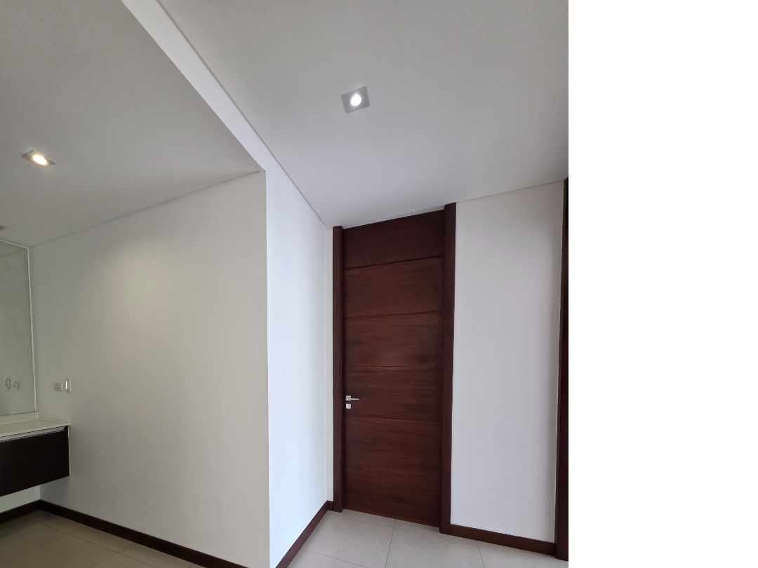 Departamento en AlquilerZona Norte 
6to. Anillo ( Av.Banzer y Beni)
Condominio Torres de  la Sierra 3 dormitorios 4 baños 1 parqueos Foto 20
