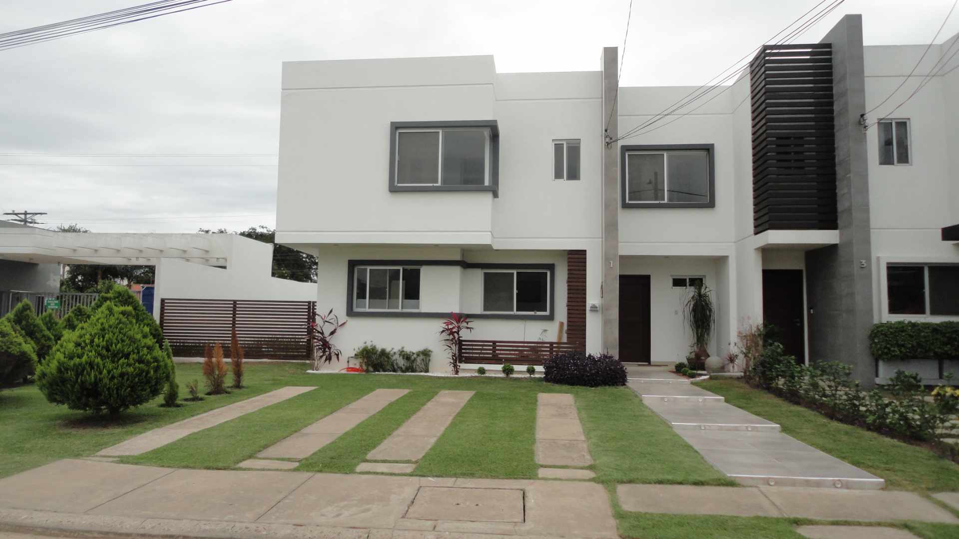 Casa en Entre 7mo y 8vo anillo Norte en Santa Cruz de la Sierra 4 dormitorios 3 baños 2 parqueos Foto 13