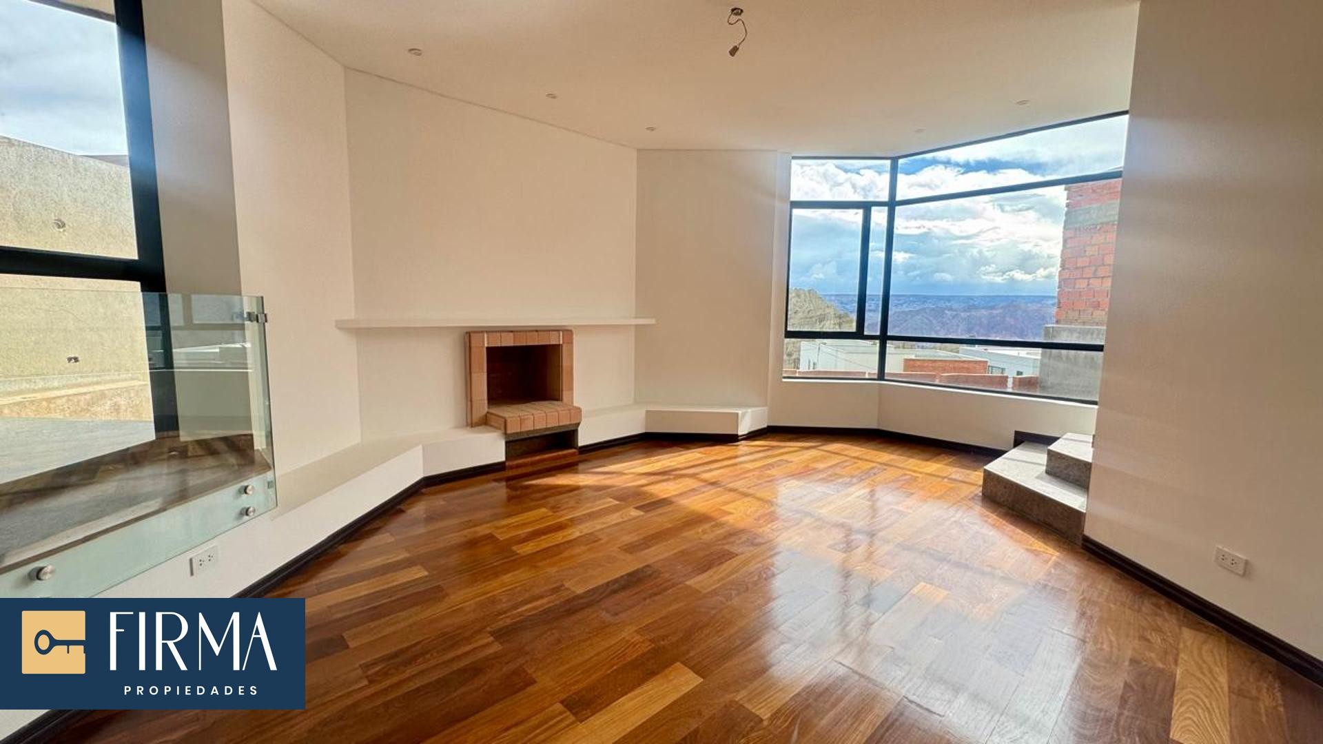 Casa en Achumani en La Paz 4 dormitorios 6 baños 2 parqueos Foto 1