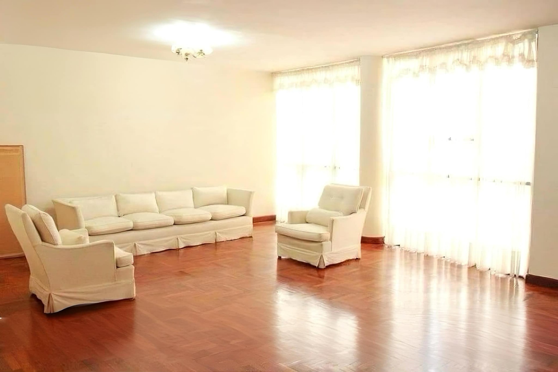 Departamento en AlquilerObrajes Av. Costanerita entre calle 15 y 16 3 dormitorios 4 baños 1 parqueos Foto 1