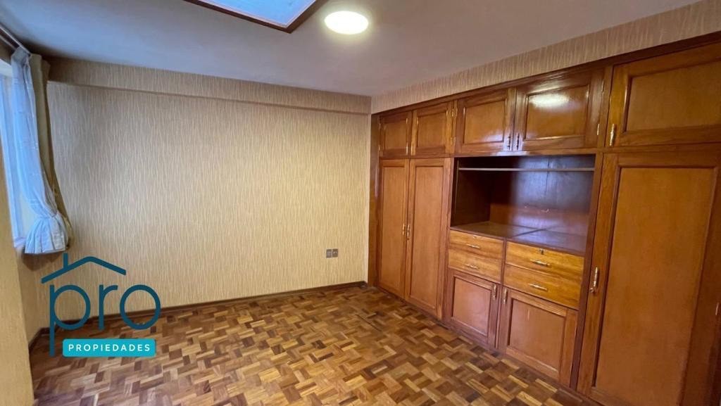 Casa Los Pinos, a una cuadra del Hipermaxi Foto 1