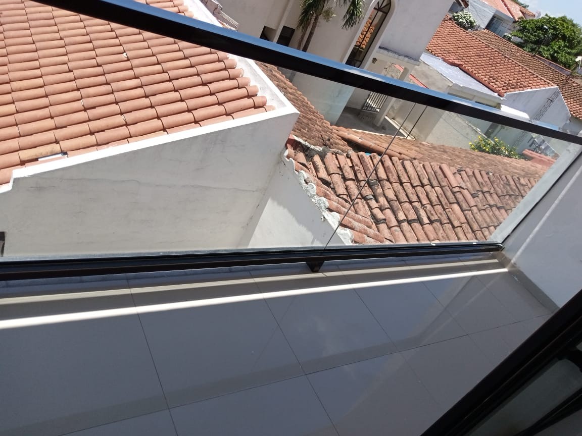 Departamento en AlquilerBARRIO URBARI ENTRE 2do y 3er ANILLO- alquiler Foto 5