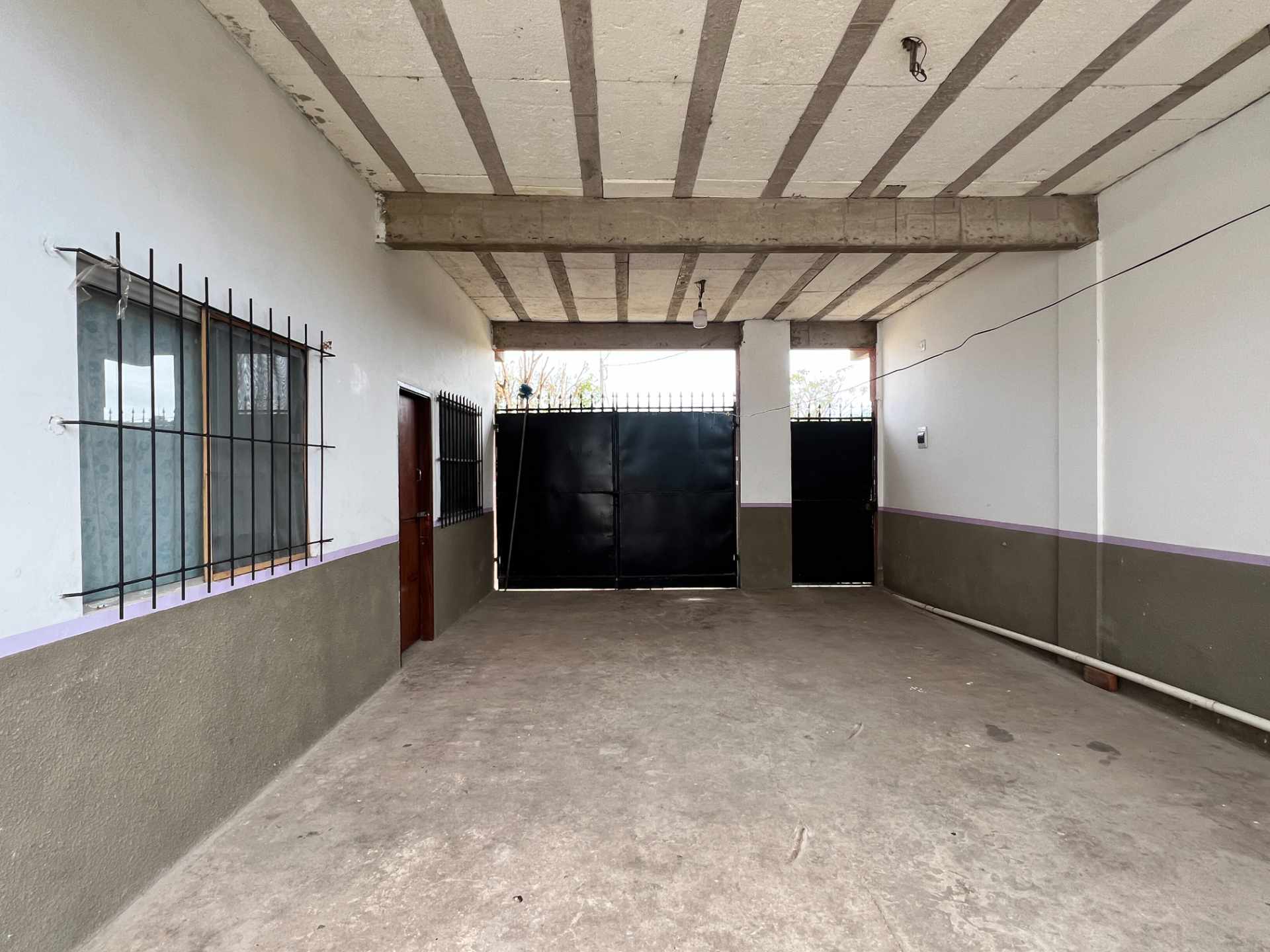 Casa en Entre 7mo y 8vo anillo Norte en Santa Cruz de la Sierra 8 dormitorios 3 baños 2 parqueos Foto 11