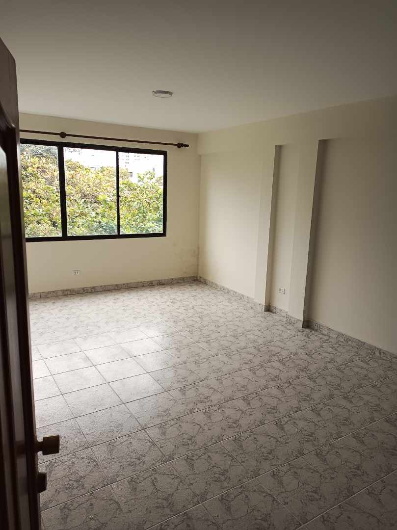 Departamento en Entre 1er y 2do anillo Norte en Santa Cruz de la Sierra 3 dormitorios 2 baños 1 parqueos Foto 6
