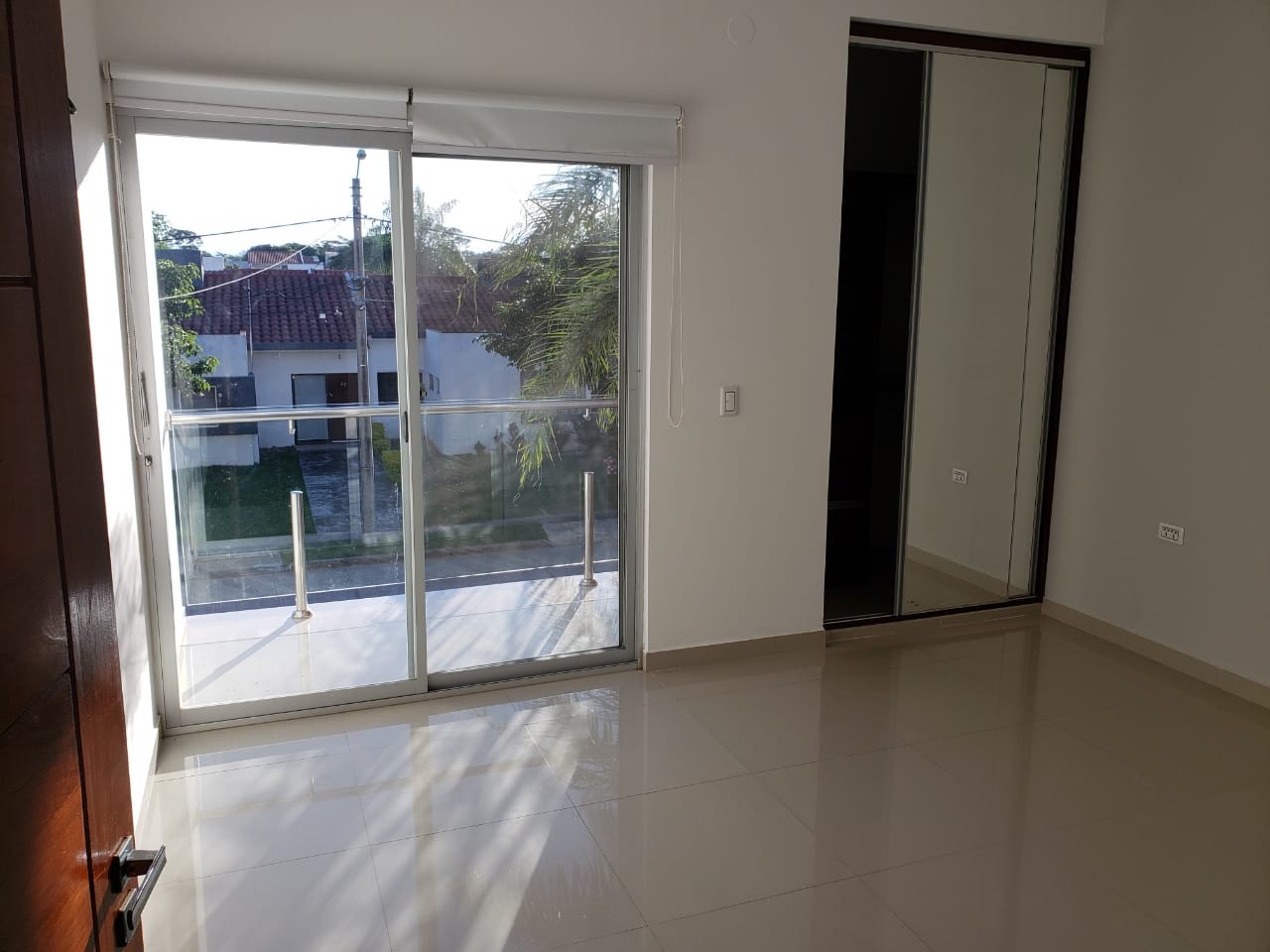 Casa en Doble vía La Guardia en Santa Cruz de la Sierra 4 dormitorios 4 baños 4 parqueos Foto 8