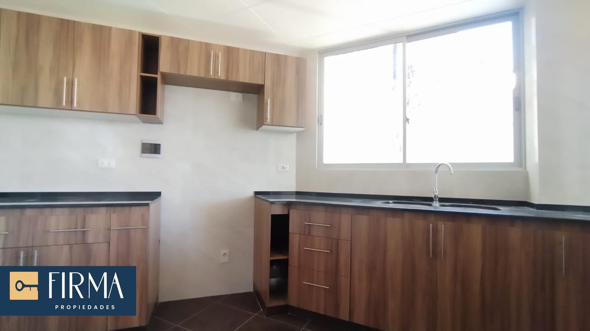 Departamento en Achumani en La Paz 3 dormitorios 3 baños 1 parqueos Foto 2