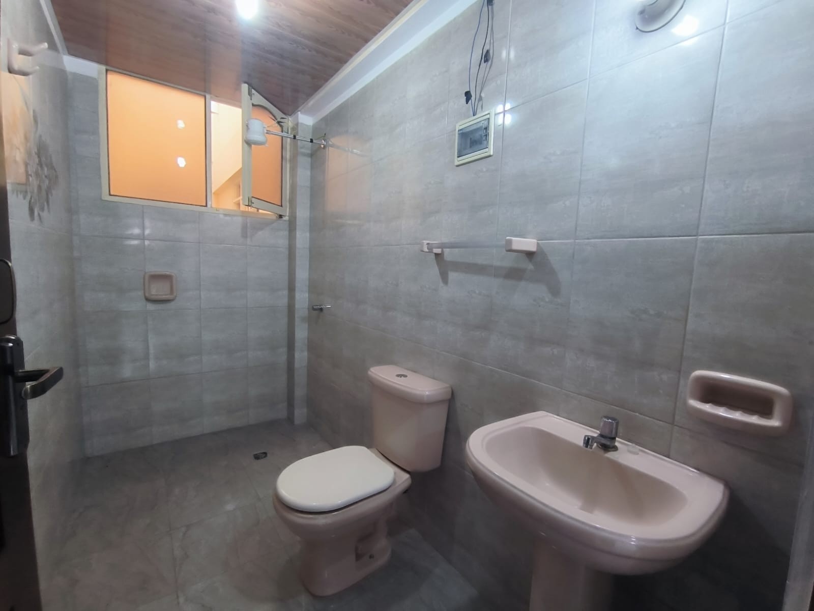 Departamento en Tiquipaya en Cochabamba 2 dormitorios 2 baños 1 parqueos Foto 9