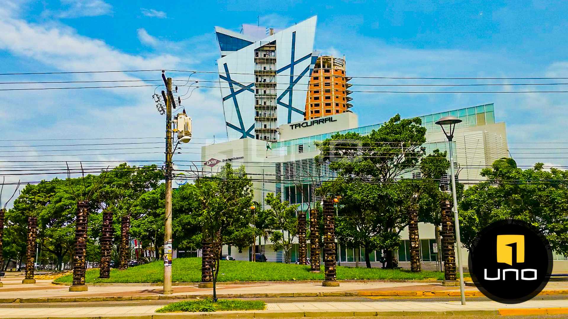 Edificio Tacuaral vendo oficina en segundo piso us