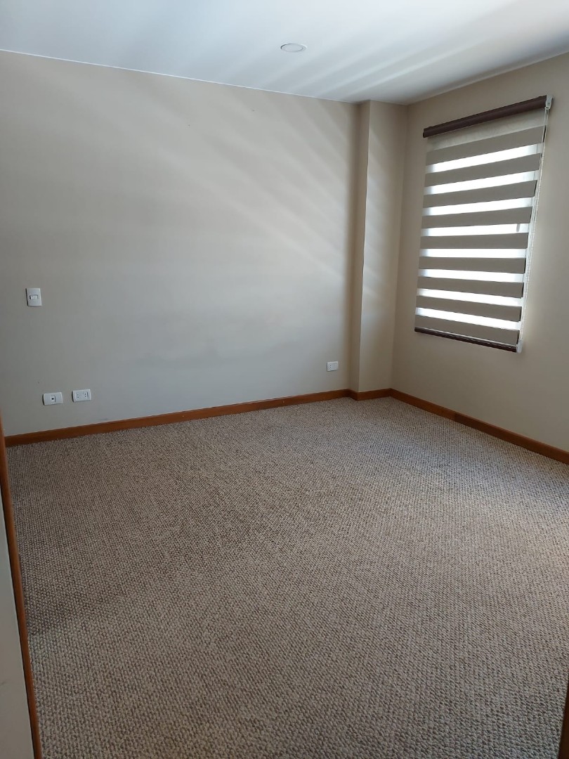 Departamento Calle 31 de Achumani  Foto 4