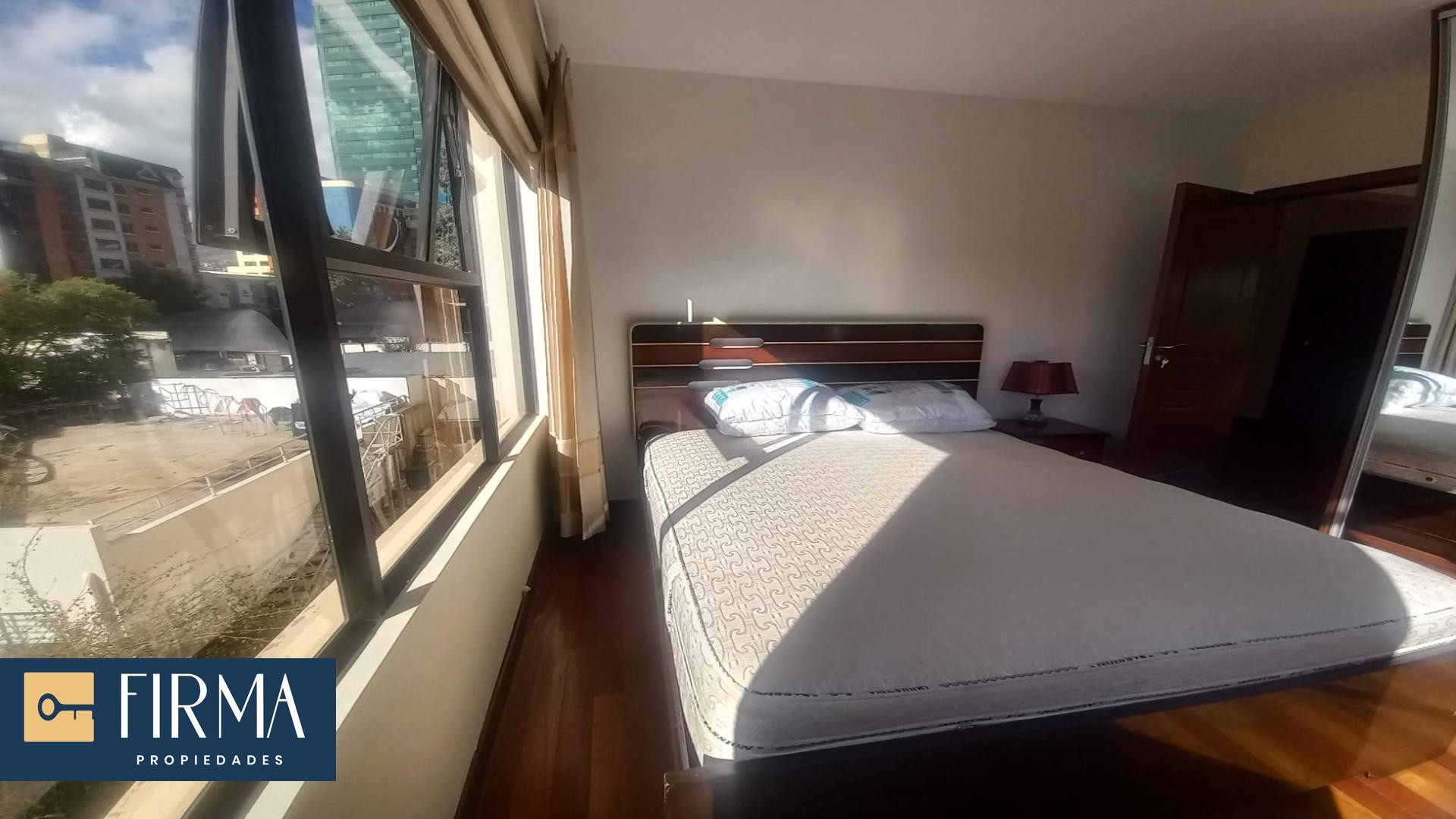 Departamento en Calacoto en La Paz 3 dormitorios 3 baños 1 parqueos Foto 4