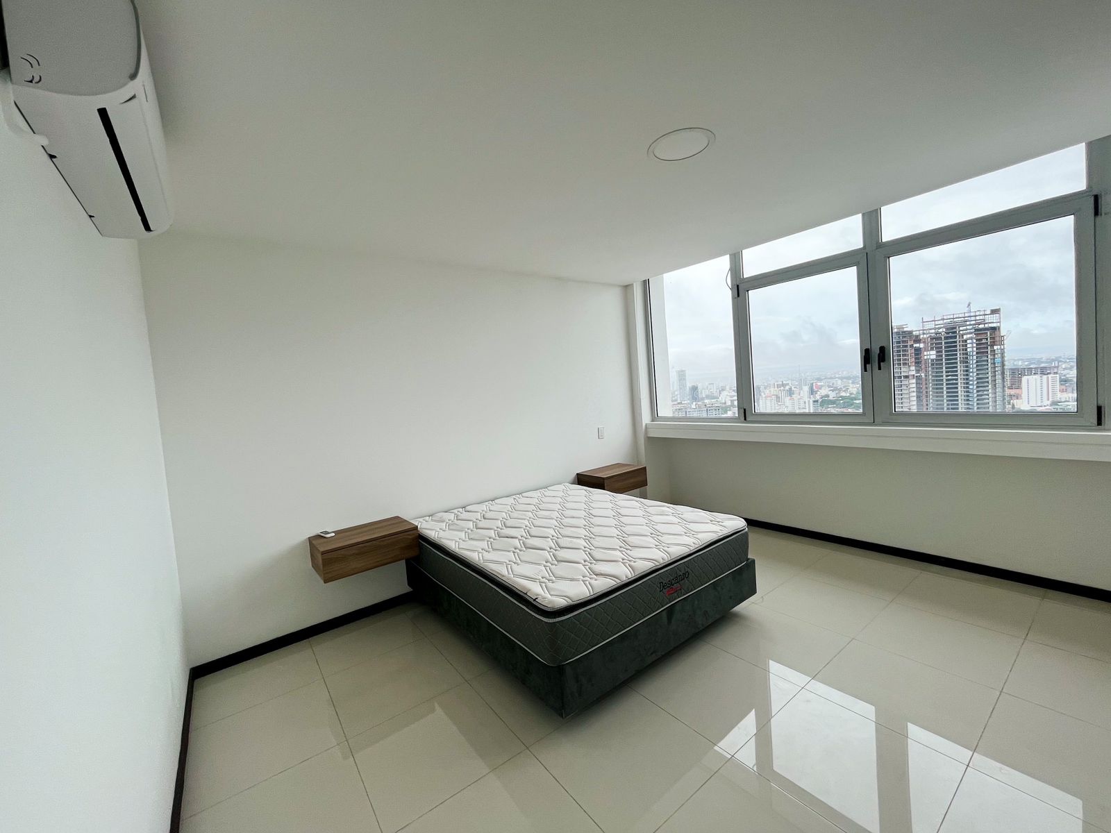 Departamento en AlquilerDPTO 3 DORMITORIOS AMOBLADO- PLATINIUM 2 FRENTE AL MALL VENTURA Foto 10