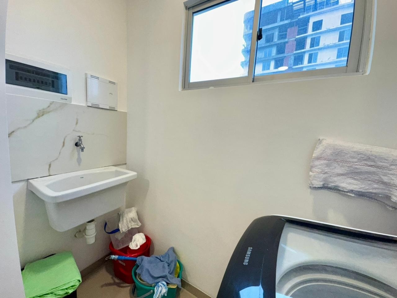 Departamento en Entre 2do y 3er anillo Oeste en Santa Cruz de la Sierra 2 dormitorios 2 baños  Foto 3