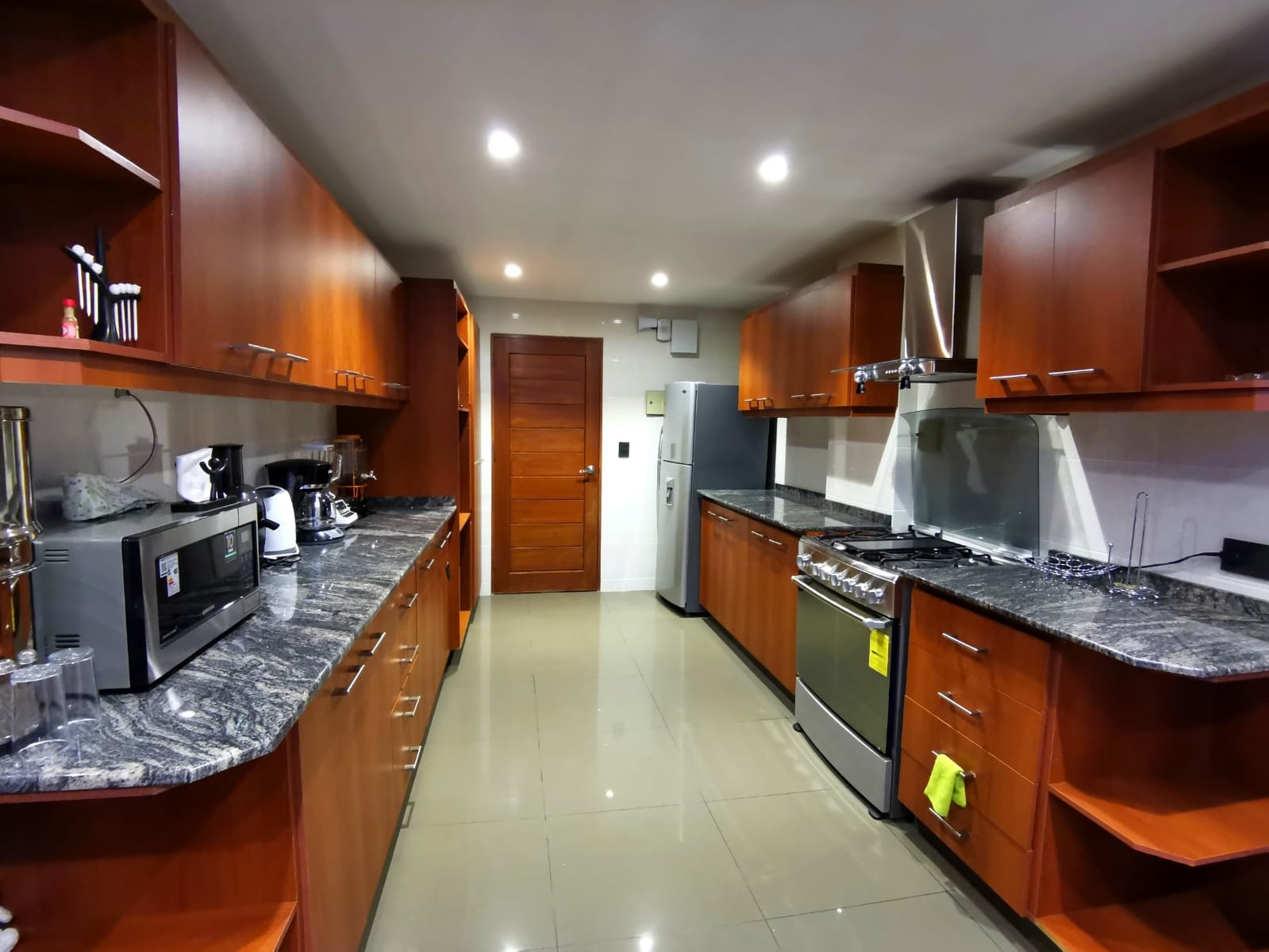 Departamento en Calacoto en La Paz 3 dormitorios 3 baños 1 parqueos Foto 2